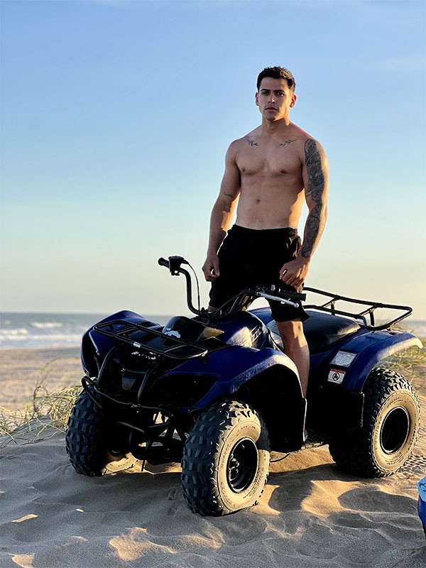 TOMY ALVARITO